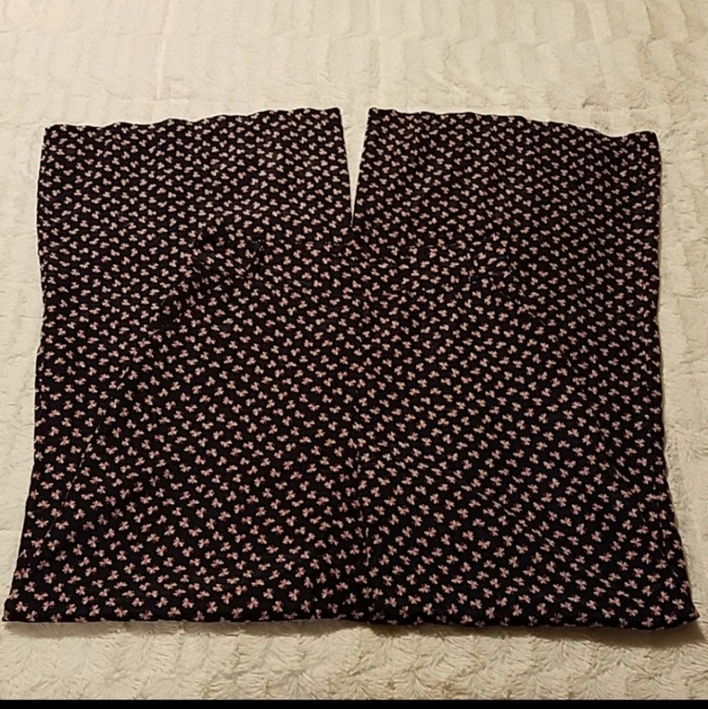 NWOT Forever 21 floral pants - Picture 4 of 9